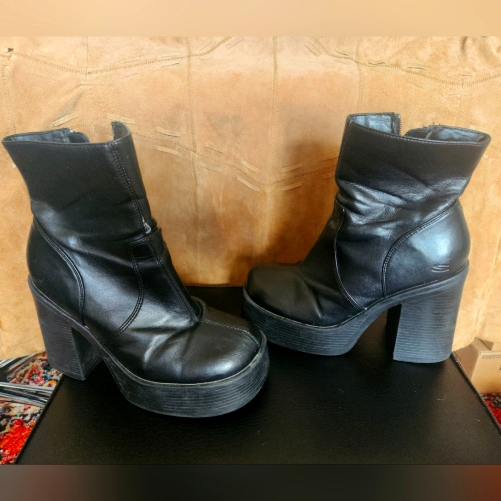 Vintage Skecher Black Platform Boots Size 7.5